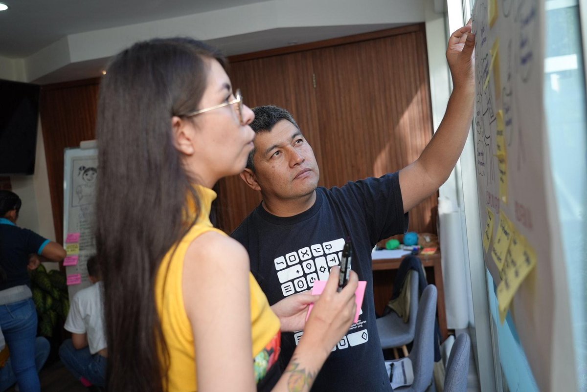DW_Akademie_es's tweet photo. 👏 Iniciamos proyecto con nuestros socios en #Bolivia 🇧🇴 @MuyWaso @CepraBolivia

💡Con formatos innovadores, trabajamos para fortalecer las competencias mediáticas en el área rural y capacitar a profesionales de medios locales para reducir la #desinformación y el discurso de odio https://t.co/Wor5pcc3mb