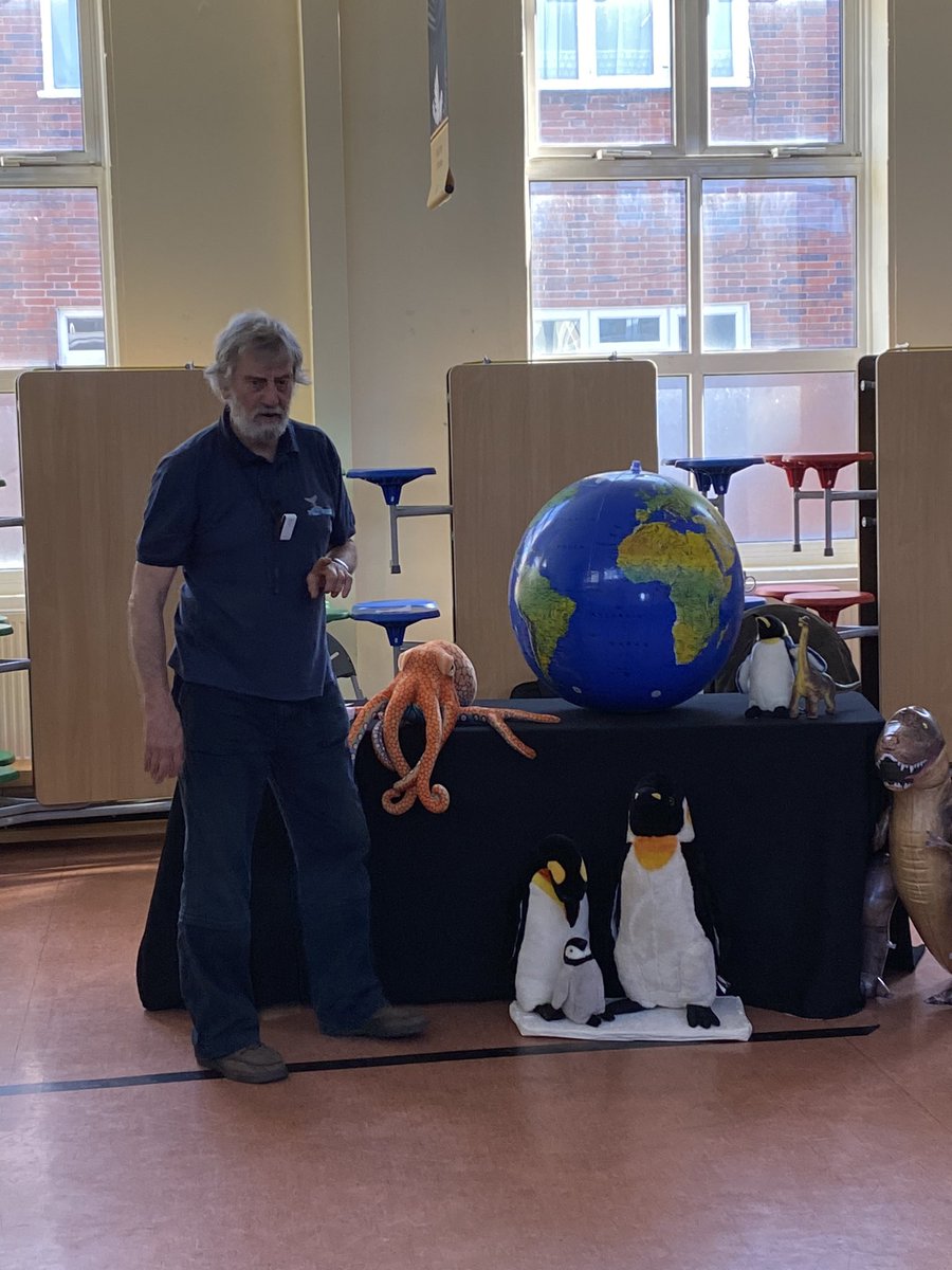 HolyFamilyYear2's tweet photo. We are all responsible for taking care of our common home. Thank you to Andy for his amazing workshop. @cafod. #livesimplybrum #livesimplyhfb10 @HolyFamilyYear1 @HolyFamilyScho1 #csthfb10 @BCPP__ @BhamDES https://t.co/Uq8UrymR1S