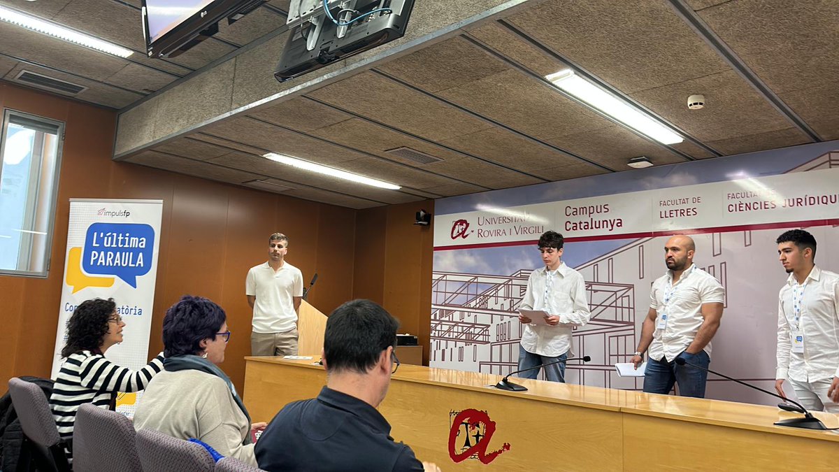Ens trobem a l'equador d'aquesta semifinal i tots els projectes presentats fins el moment són molt prometedors. 
El jurat ho té ben difícil! 👥
<a href="/educaciocat/">Educació</a> <a href="/catFPx/">@catFPx</a> <a href="/etlleida/">Escola del Treball</a> 
#impulsfp #ultimaparaula #orgullFP #skillscomunicacio