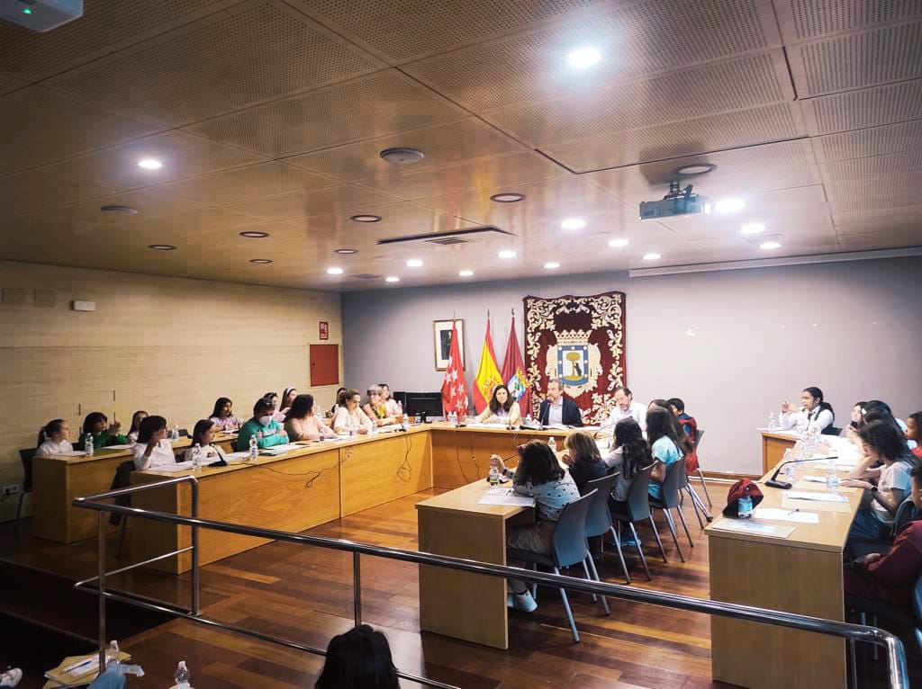 MadridPSociales's tweet photo. ¡Vamos con otra Comisión de Participación Infantil y Adolescente, #COPIA, que se renueva! 🥰
 
Es el turno del distrito de #Retiro que, además, celebró el Pleno de Infancia y Adolescencia de este año. https://t.co/trwyVjMIHy