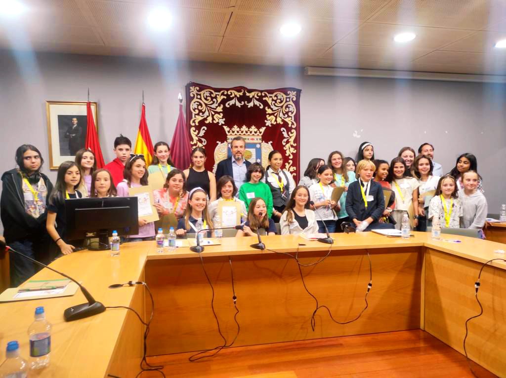 MadridPSociales's tweet photo. ¡Vamos con otra Comisión de Participación Infantil y Adolescente, #COPIA, que se renueva! 🥰
 
Es el turno del distrito de #Retiro que, además, celebró el Pleno de Infancia y Adolescencia de este año. https://t.co/trwyVjMIHy