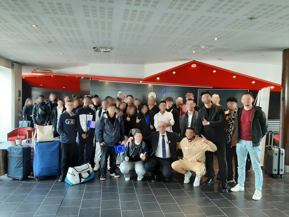 dedieu_RA's tweet photo. Nos partenaires allemands sont arrivés ! Après l’installation à l’hôtel d’application, départ en visite à Paris puis direction les cuisines pédagogiques ! Willkommen 🇩🇪🇪🇺 @DareicV @acversailles
#Euroscol #SectionEuro #ExcellenceVoiePro @ProVersailles @Europarl_FR @ErasmusplusFR https://t.co/LPun4XVuRC