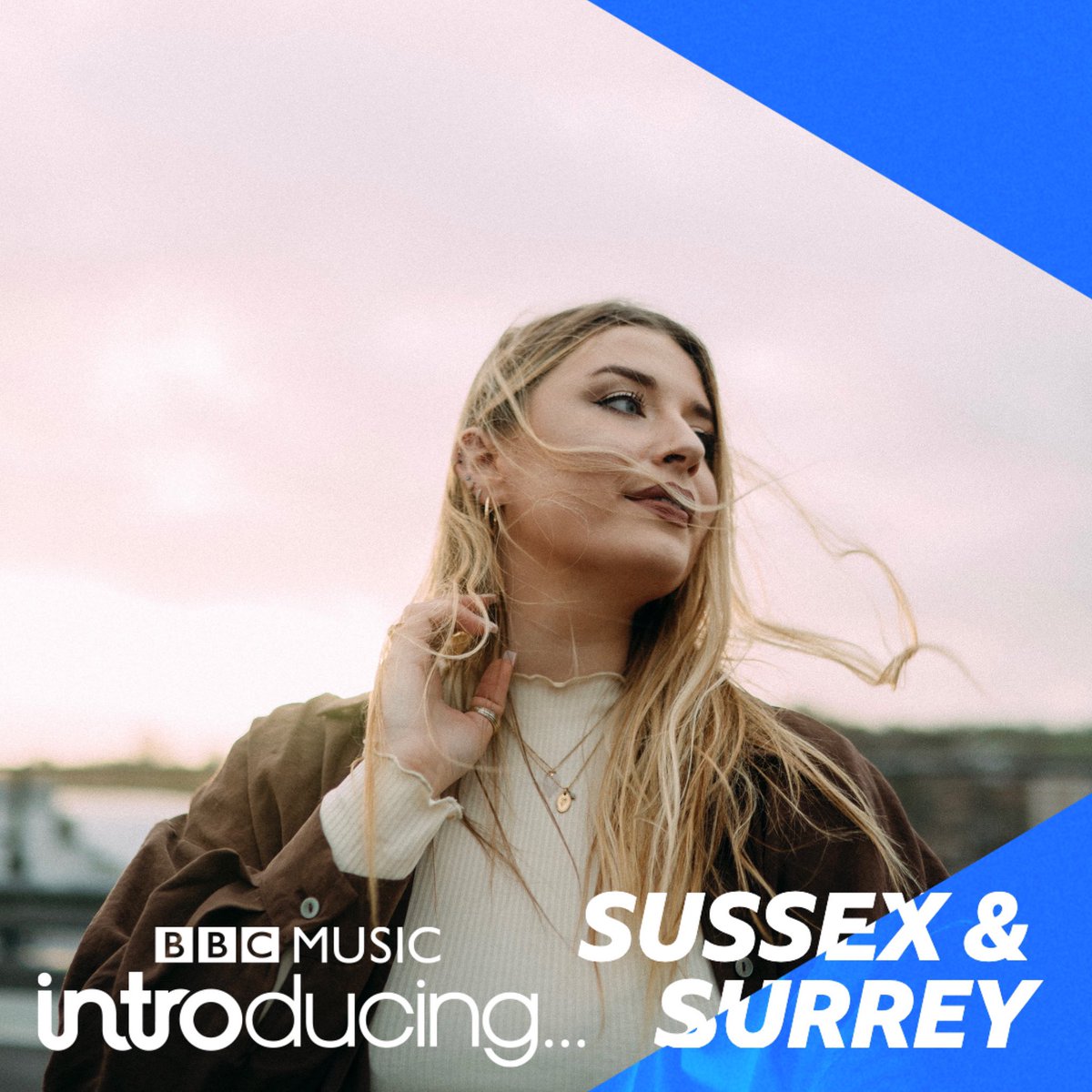 TONIGHT the wonderful @MelitaRadio will be playing my song ‘Pull Me Down’ at 8pm on <a href="/BBCIntroSouth/">BBC Music Introducing The South</a> !! 🤍 

🙏🏻 TUNE &amp; TEXT IN 🙏🏻
- Brighton on 95.3 FM 
- Sussex &amp; Surrey 104-104.8 FM
- Listen globally online via the BBC Sounds App / DAB
 
#bbcintroducing #independentartist