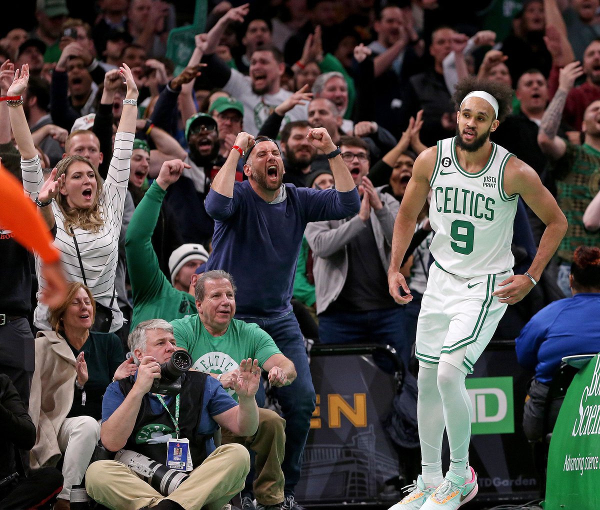 JackSimoneNBA's tweet image. Who is Derrick White?

Celtics fans know him as a defensive mastermind and emerging star.

But growing up, his hoop dreams were tested at every turn.

Luckily for Boston, he never stopped beating the odds.

For @celticsblog, this is his story. celticsblog.com/2023/4/20/2368…