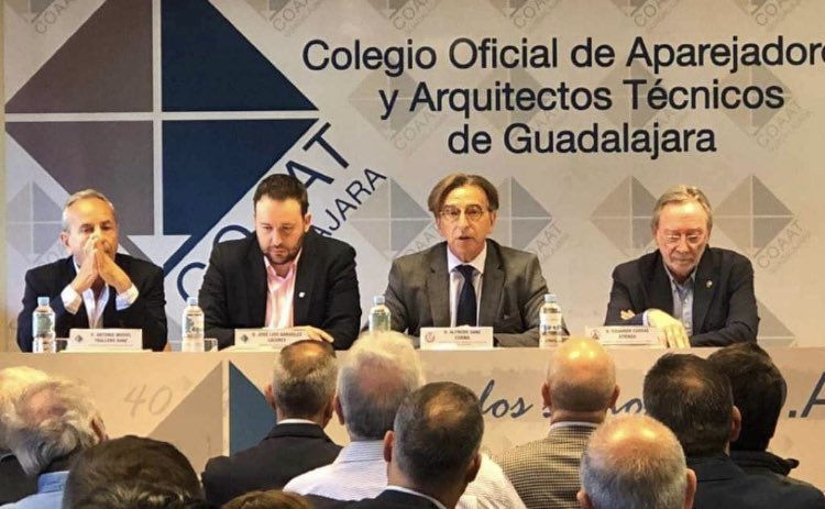 Felicidades al <a href="/aparejadoresGU/">Aparejadores Guadalajara</a> . El reconocimiento de una ciudad a nuestra profesión, pone de manifiesto la función social de la misma. <a href="/CGATEsp/">CGATEsp</a>