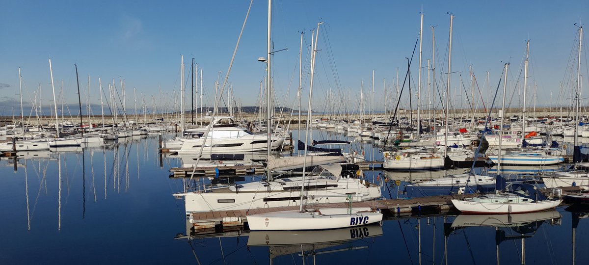 #Dun #Laoghaire marina looking splendid, more like it Costa del Laoghaire! 😃👍☀️ @DLRTourism @dlr_pop @angelabradyRIBA @theskibeagle @OldDublinTown @AileenWaldron @MrFriendlyHappy @dlrcc @DublinGazette @BrendanhWriter @DLMarina_Dublin @littlemuseumdub