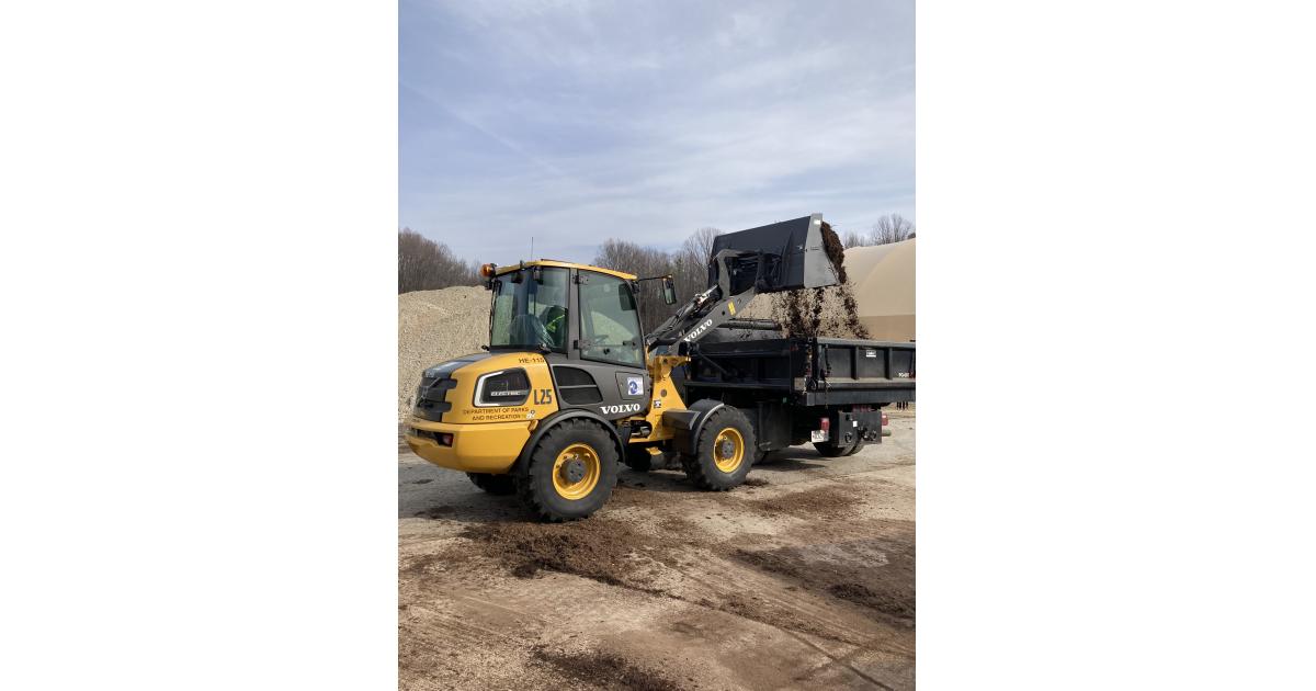 CEGltd's tweet photo. Maryland Public Fleet Buys Volvo CE Electric Equipment to Support Sustainability Initiatives https://t.co/e6mgPn6yW2 #ElectricExcavator #ElectricVehicles #ElectricWheelLoader #Maryland https://t.co/sO2Ut7uGOf