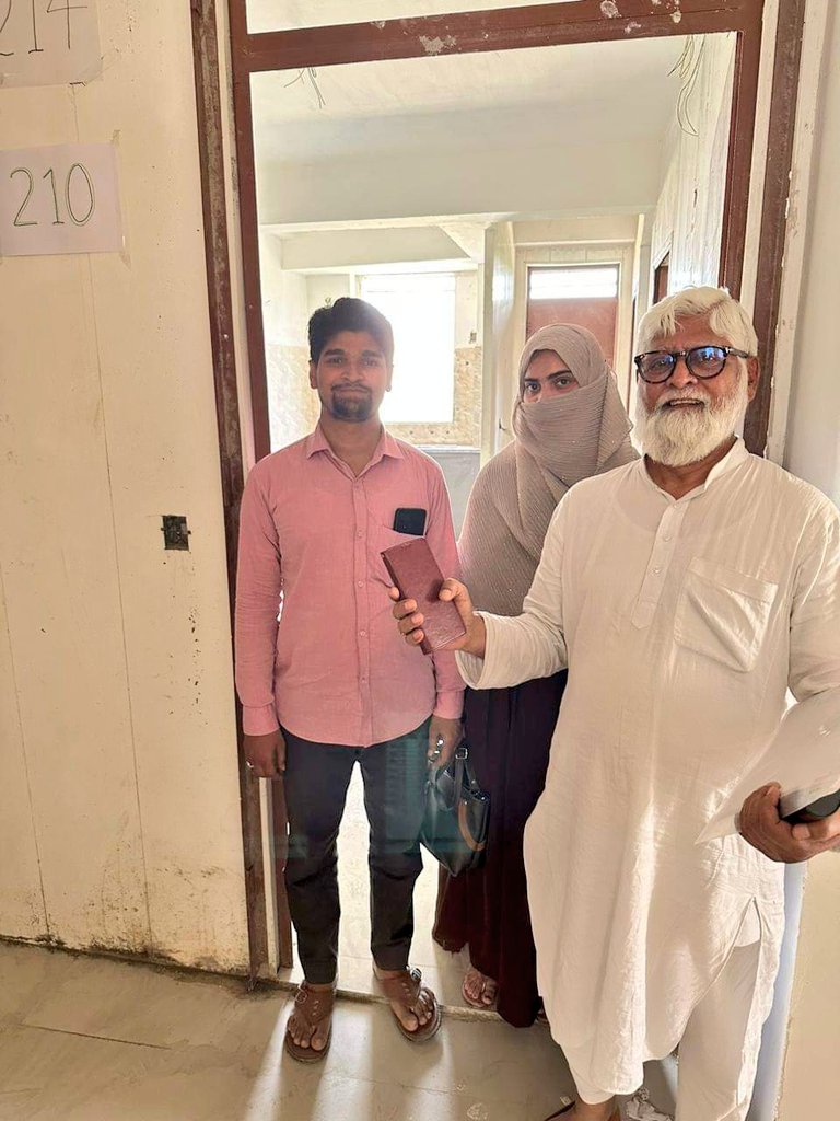 PMAYU_UP's tweet photo. By providing families with well-equipped homes inside of guarded grounds, 
 #LHPLucknow greeted its upcoming beneficiaries, who came to the location to check out the development.
#LightHouseProjectLucknow #LightHouseProjects
#GHTC #HousingForAll #UPSUDA
#PMAYUrbanUP https://t.co/Rqsy3SsZxK