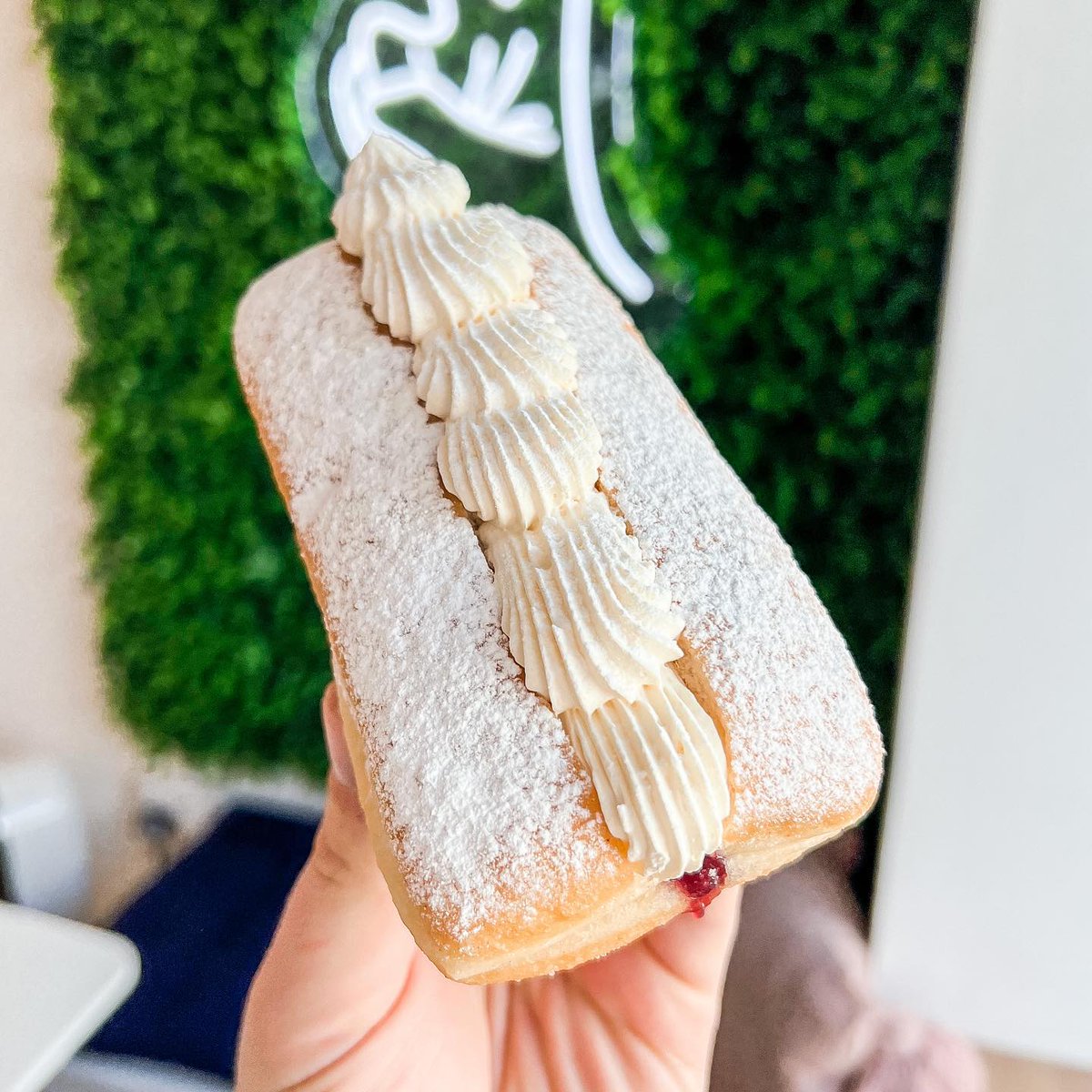 doughnutplace's tweet photo. ☀️ Beautiful weather ✅
🍩 Yummy doughnuts ✅
🥤 Incredible shakes ✅
☕️ Delicious coffee ✅

We’ve got it all 👌🎉 Come and join us this week! https://t.co/ynAcMrAOla
