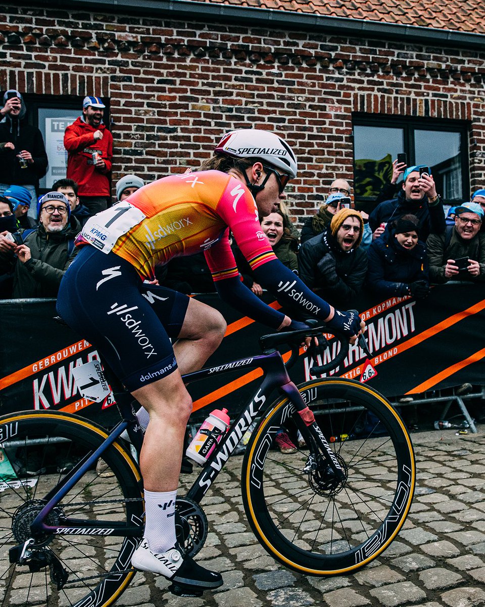 Thank you to all the fans for making #RVV23 an unforgettable day! 🫶 #FLCS

<a href="/KwaremontBier/">Kwaremont</a>