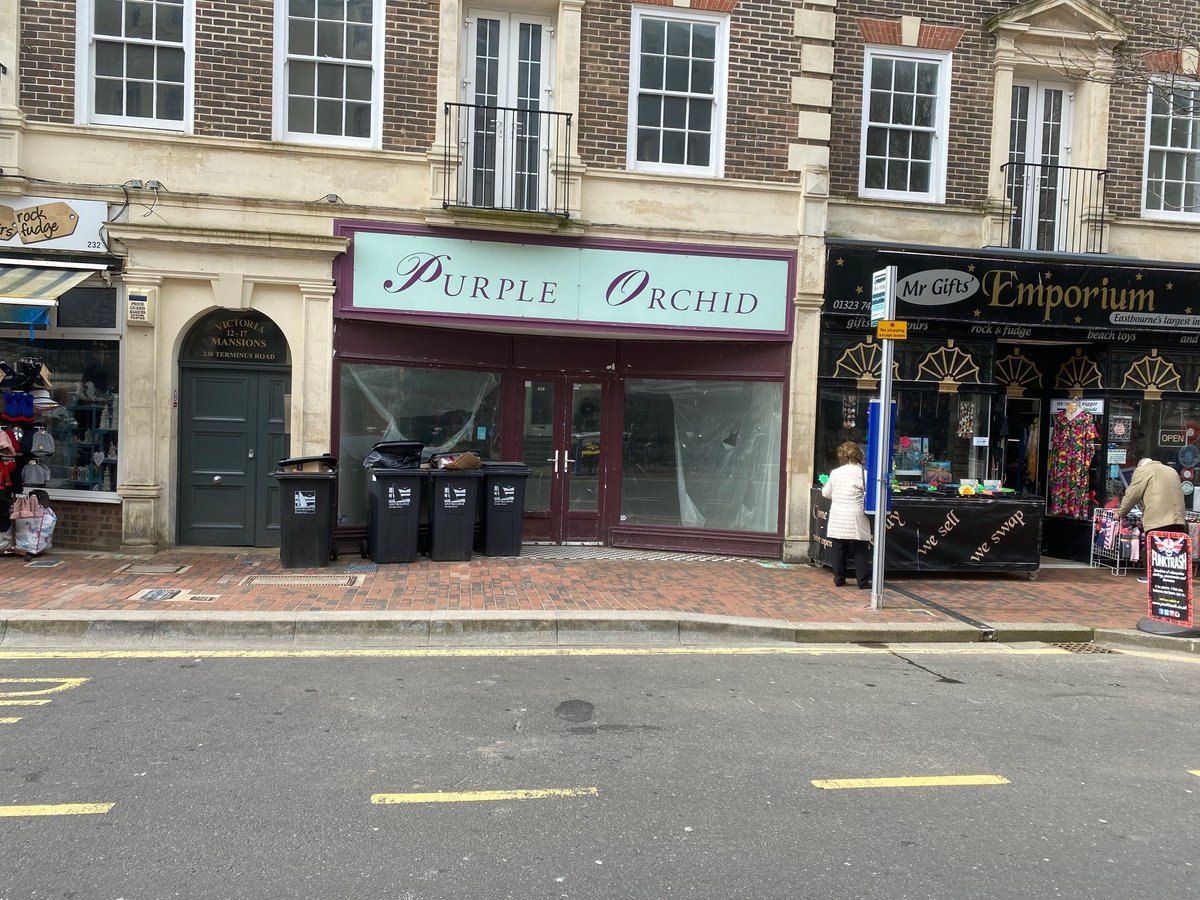 Huntcommprop's tweet photo. 228 Terminus Road, Eastbourne BN21 3DF - To Let. Lockup shop to let in excellent trading location. 776 sq ft at £13,500 pax.
https://t.co/huyP0nLqk4 https://t.co/oKOqXhq22w