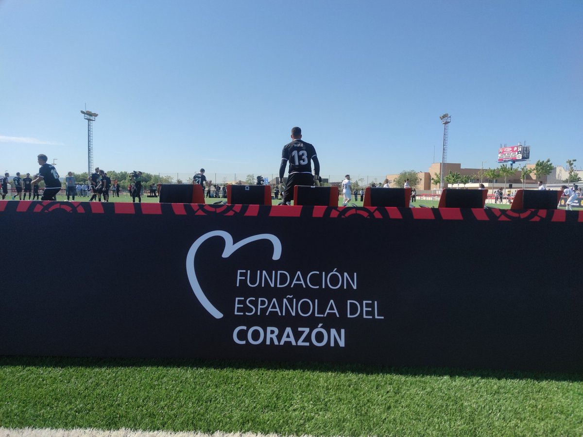 PremiosPLATINO's tweet photo. Puja por tu camiseta firmada en beneficio de la Fundación del Corazón @cuidarcorazon durante el III Encuentro de las Estrellas ❤

📷 @M_A_Moya ⚽

👉https://t.co/lVtGYnJUNr

#LaLigaPlatino2023 https://t.co/HNXa5Cnyfp