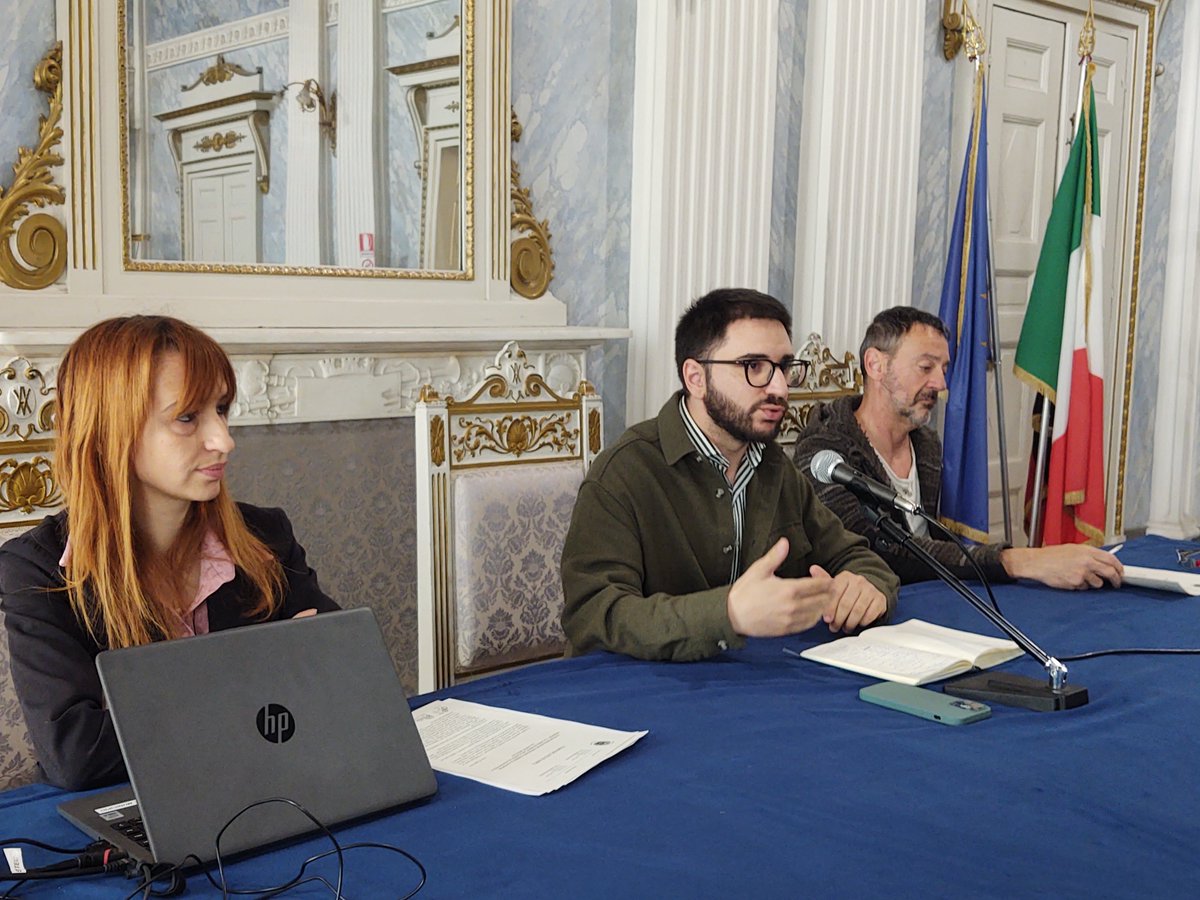 ComunediAosta's tweet photo. Dal 24 aprile al 15 maggio #prosopon, azioni teatrali pensate e realizzate da #framedivision e #replicanteteatro per le scuole e tout public nella sala Hôtel des Etats. https://t.co/1eE6n7CBwN