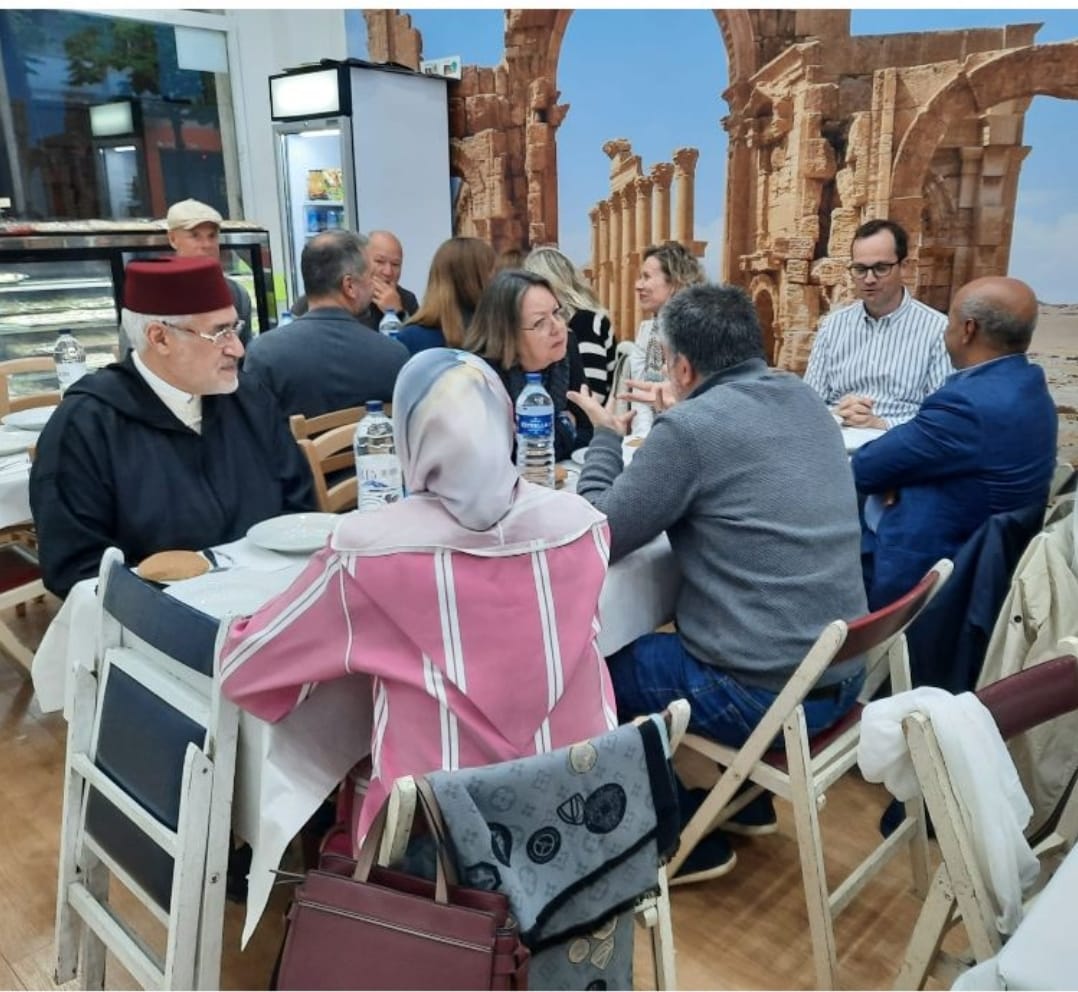 de_arquer's tweet photo. Agrair a la comunitat Islàmica Imam Malik de #Salt per l'iftar magnífic que han organitzat aquest dimecres a la nit amb motiu de la recta final del #ramadà. 
Ha estat tot un plaer. 👌👏
@ViladeSalt https://t.co/wG8r1rtW1z