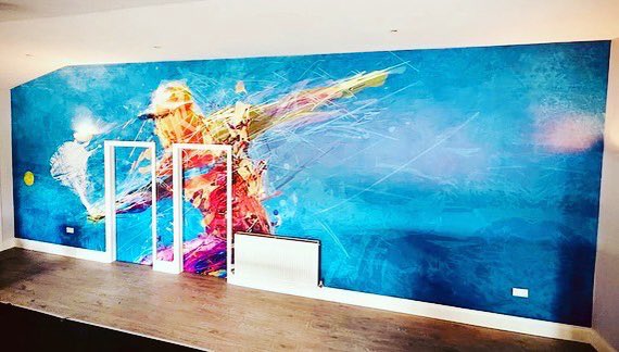 ottimodigital's tweet photo. Love this 😍! The team did a top job, designing, producing and installing this 9m Wall graphic. One piece - No joins! #print #graphics #wallart #fabric #events #exhibitions #signs #5mwide https://t.co/FlgldY5iGo