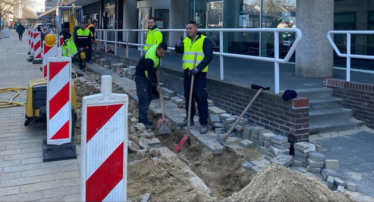 L1_Nieuws's tweet photo. Heerlense steen krijgt tweede leven op kerkhof #Hunsel https://t.co/J0kbVTzfpT https://t.co/ZwgG2ZOmfz