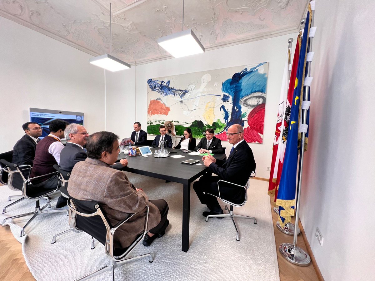 Held an engaging discussion with the Governor of Tyrol, HE Mr. Anton Mattle at Innsbruck, Austria on ways to enhance collaboration between companies in India and Austria especially in the mobility and ropeway sector. 

We also discussed deepening our bilateral investment ties,