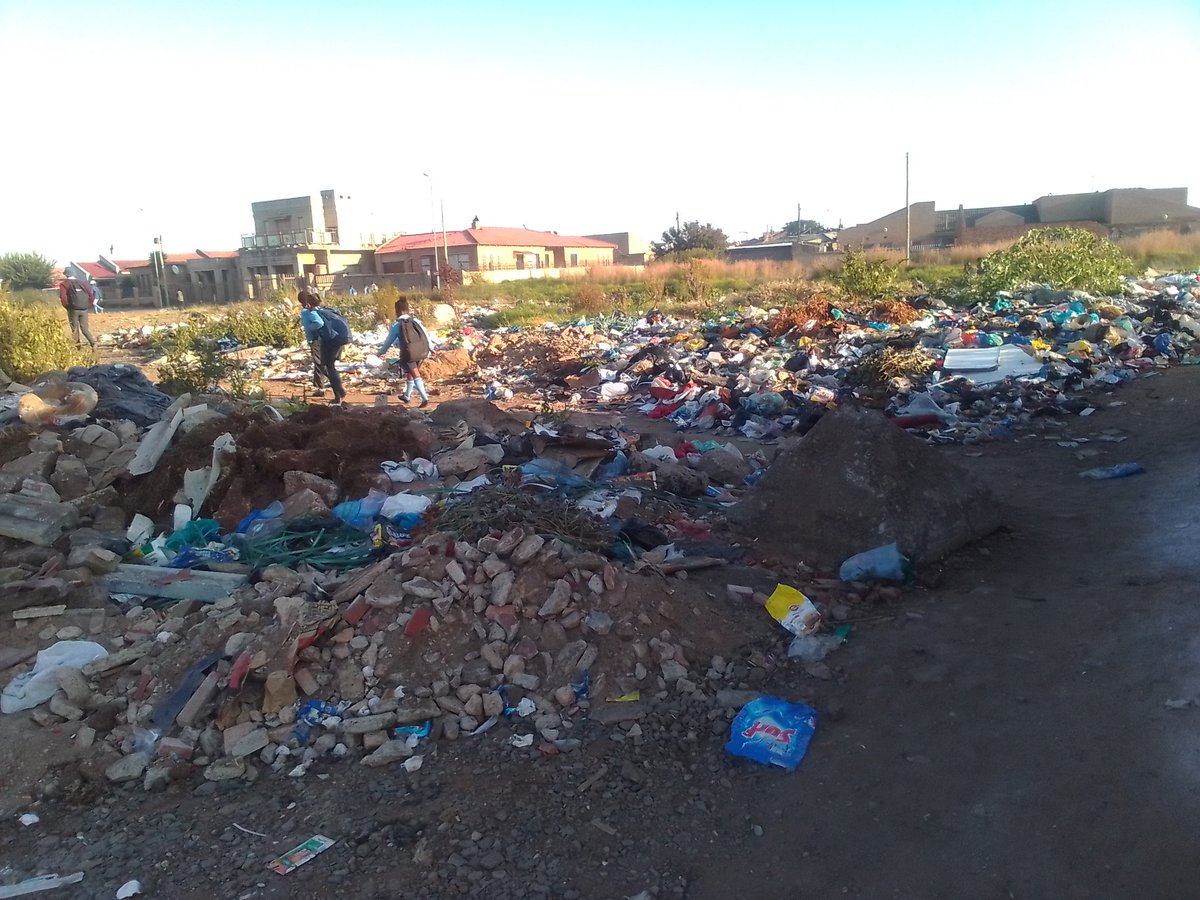 vnomfundo6's tweet photo. @CoE_Call_Centre @City_Ekurhuleni 
This is Wattville Lekwape Street by the old railway &amp; Actonville. Our kids are in danger of being sick. Its been months, this hasn't been taken care off instead the problem is growing. Kids cross here going to school. Please look into this. https://t.co/QCXLyp5xOf