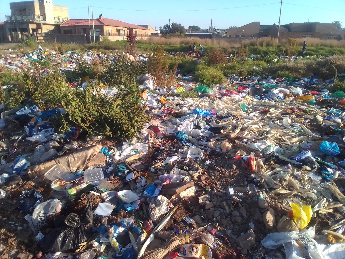 vnomfundo6's tweet photo. @CoE_Call_Centre @City_Ekurhuleni 
This is Wattville Lekwape Street by the old railway &amp; Actonville. Our kids are in danger of being sick. Its been months, this hasn't been taken care off instead the problem is growing. Kids cross here going to school. Please look into this. https://t.co/QCXLyp5xOf