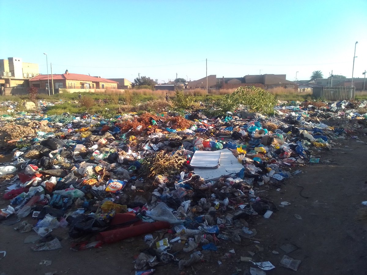 vnomfundo6's tweet photo. @CoE_Call_Centre @City_Ekurhuleni 
This is Wattville Lekwape Street by the old railway &amp; Actonville. Our kids are in danger of being sick. Its been months, this hasn't been taken care off instead the problem is growing. Kids cross here going to school. Please look into this. https://t.co/QCXLyp5xOf
