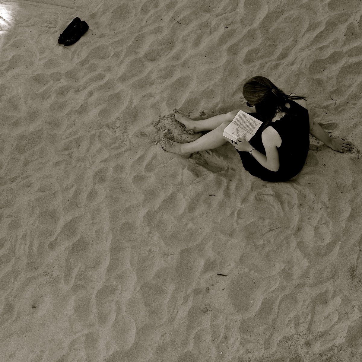 EditorialComba's tweet photo. Se acerca el día del #libro y, según el informe anual de hábitos de lectura en España, presentado por la Fed. de Gremios de Editores, la población lectora se mantiene estable mientras que la no lectora se va reduciendo. Escribe @tuitbautista en #CombaBlog
https://t.co/281JbtcFrg https://t.co/nIdZKXfI5T