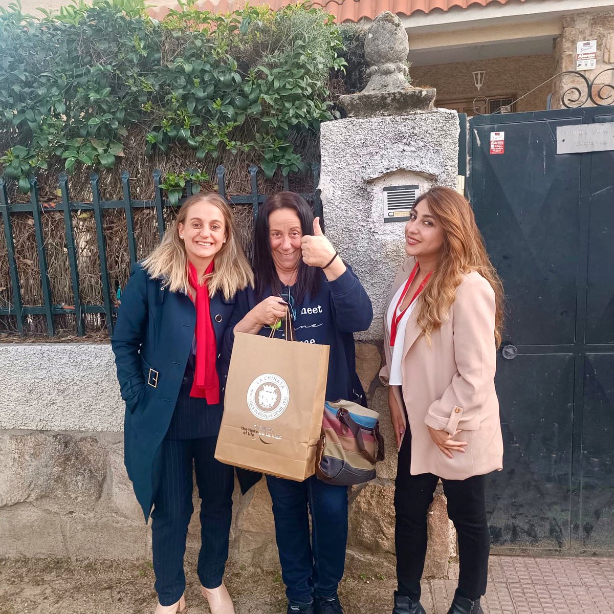 villaredpiso's tweet photo. ¡Clientes felices, asesoras felices! ❤️🏠👍🏼 @Red_Piso 

#RedpisoVillaviciosaDeOdón
#VillaviciosaDeOdón
#FelizJueves https://t.co/KWguSMaKUf