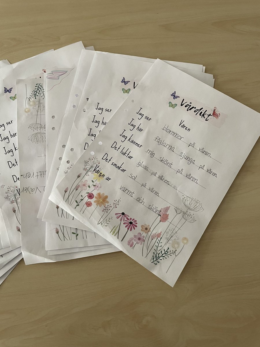 Ännu en dag med vårdikter. Känslan är som att dansa på moln. 
#långmosseskolan #dikt #skola