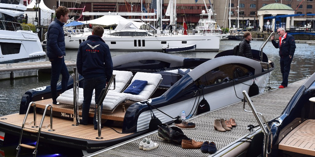 LDNluxafloat's tweet photo. Early morning, personal boat tours at St. Katharine Docks. Don't miss your chance to board these fantastic yachts https://t.co/mmoXlDdRCs

#londonluxuryafloat #boatlife https://t.co/erp6A7l9at