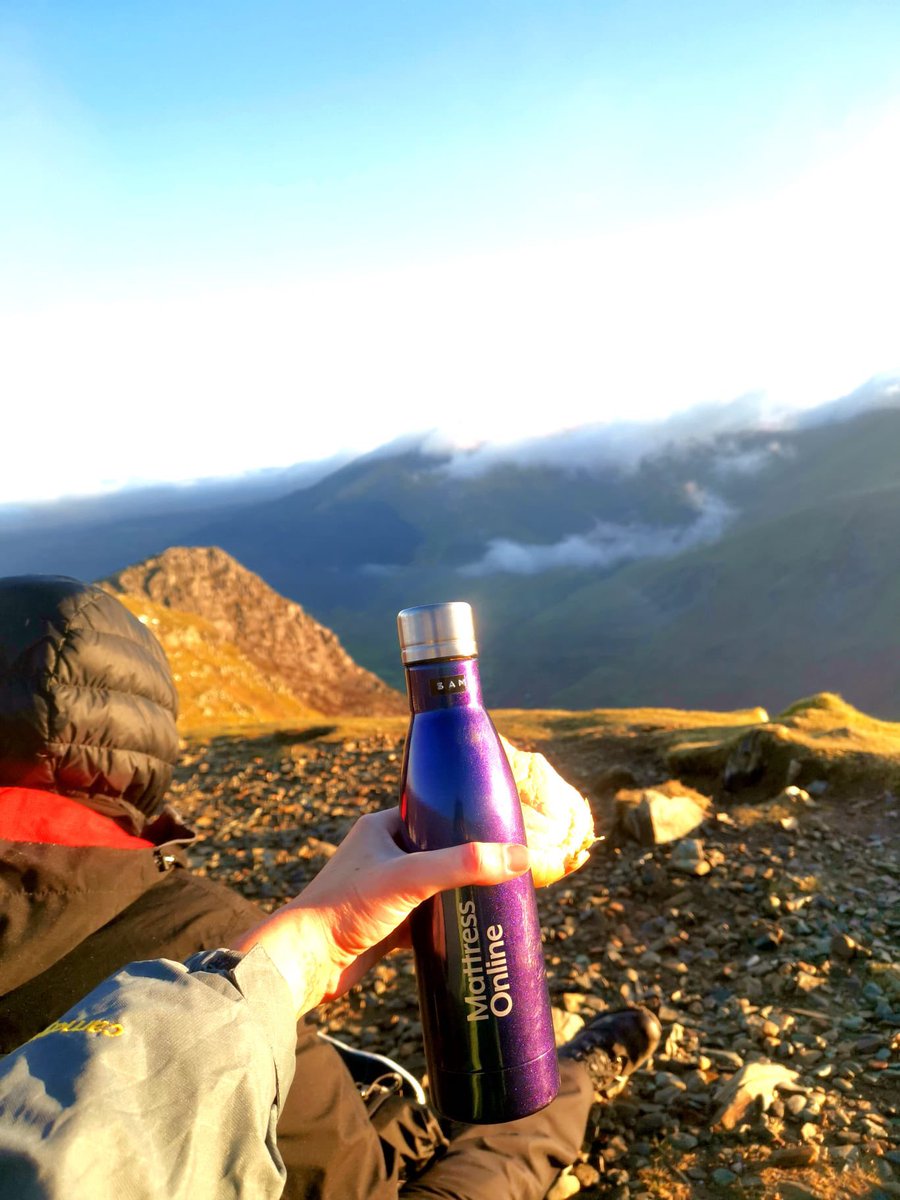 mattressonline's tweet photo. Hereโs our colleague Sam getting some fresh air and taking in the sunrise at Mt Snowden recentlyโฆ.with a cheeky bit of brand placement too! ๐ปโ๏ธ๐
#branding #mountsnowden #mattressonline https://t.co/qvTZTABN3p