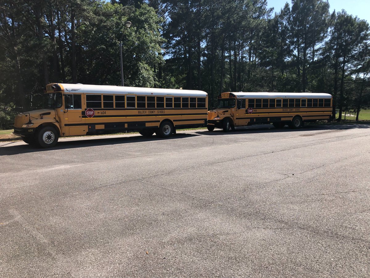 MarkReedTybee's tweet photo. @BullochSchools  Wondering why these two school buses at Crosswinds Golf Course yesterday have their engines running in the parking lot? https://t.co/U0jhkmDpd5