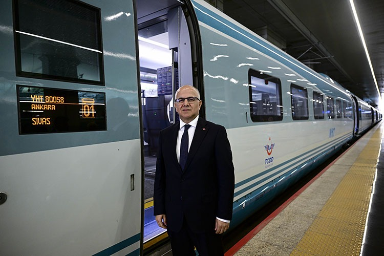 h_pezuk's tweet photo. Açılışı için gün saydığımız, bölgenin ulaşımına katma değer kazandıracak olan Ankara-Sivas Hızlı Tren Hattı’mızı ve farklı projelerimizi, Anadolu Haber Ajansı’na (@anadoluajansi) anlattık. 

#TürkiyeYüzyılı’nı demiryollarımızın yüzyılı haline getirmek için çalışıyoruz. 
#UlaşıncaBaşlar

👉🏻https://t.co/gmJ6noGt50