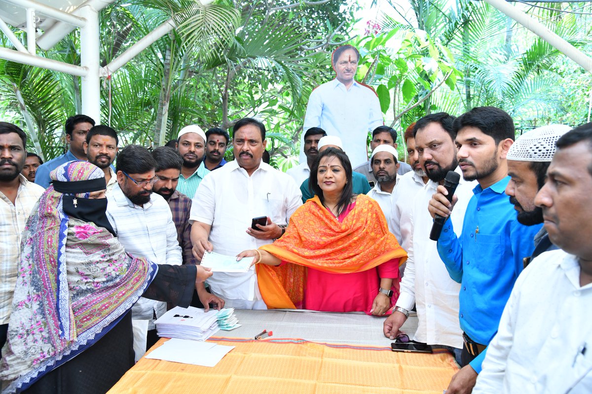 gadwalvijayainc's tweet photo. Distributed Kalyana Lakshmi and Shaadi Mubarak cheques to 43 beneficiaries of Banjara Hills Division along with MLA @NagenderDanam Garu. @BRSparty 

#shaadimubarak #kalyanalakshmi #KCR https://t.co/WTRnJ2c8v1