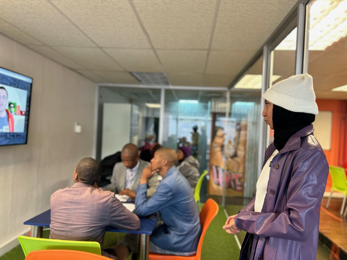 RLabs's tweet photo. Our animation course is currently underway, and we kicked off our morning by diving into the art of animation. Our students are honing their skills and bringing their imaginations to life through 2D/3D digital animation.

#RLabs #RLabsU #Vangate #Animation #Course #Design https://t.co/OfNNq22Z5W