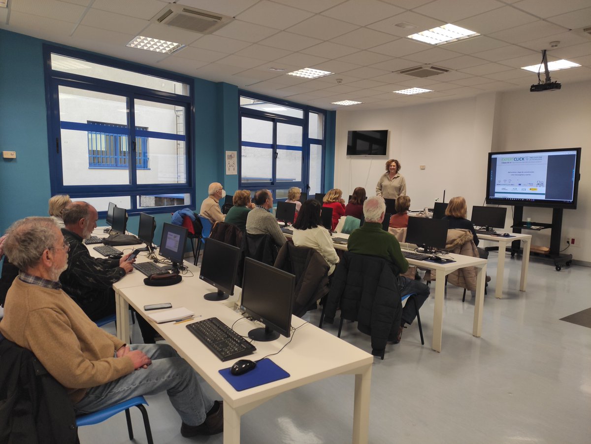 Aebanca's tweet photo. 📸Estos son algunos momentos de nuestros talleres #Expertclick, la escuela de digitalización para #mayores que desarrollamos las fundaciones AEB y @Cibervoluntarios por toda España.
Aquí puedes descubrir nuestro programa sin coste para los beneficiarios 👇
https://t.co/rxOaLExSVX https://t.co/AGoXPeQCNt