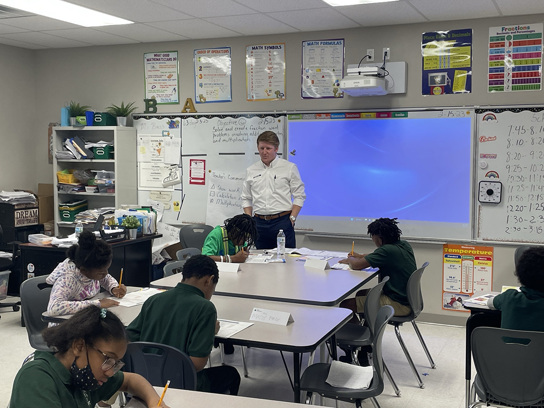 JANorthFlorida's tweet image. #VolunteerAppreciation • Thank you @synovus for bringing Junior Achievement programs to KIPP Voice Elementary earlier this spring! Synovus Bank’s volunteers delivered lessons on essential life skills, including #FinancialLiteracy, #WorkReadiness, and #Entrepreneurship.