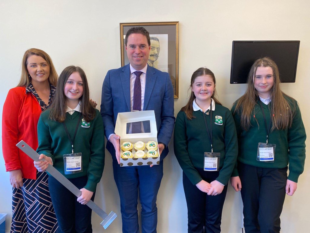StudentEntProg's tweet photo. Making friends in high places – #TeamLeitrim ’s Handled With Hearts took their product “Grasper” to Leinster House yesterday. It looks like they have a new fan in @martinheydonfg.

How are you promoting your product and getting the word out to the world?

#StudentEnterprise https://t.co/OrnUxm4lTx