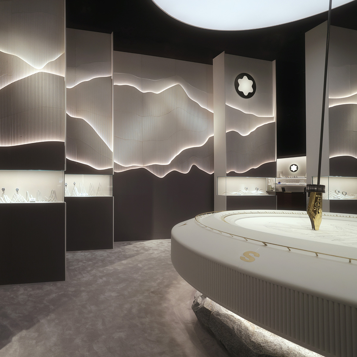 StudioJMGady's tweet photo. Our new creation : @Montblanc booth at @watcheswonders 
A scenography dedicated to link between time, art of writing and mountain exploration. At the heart of the foyer, the pendulum installation catches visitor attention by drawing an artwork every day.
https://t.co/2EQWTtdQIE https://t.co/VhtRF0hwjd