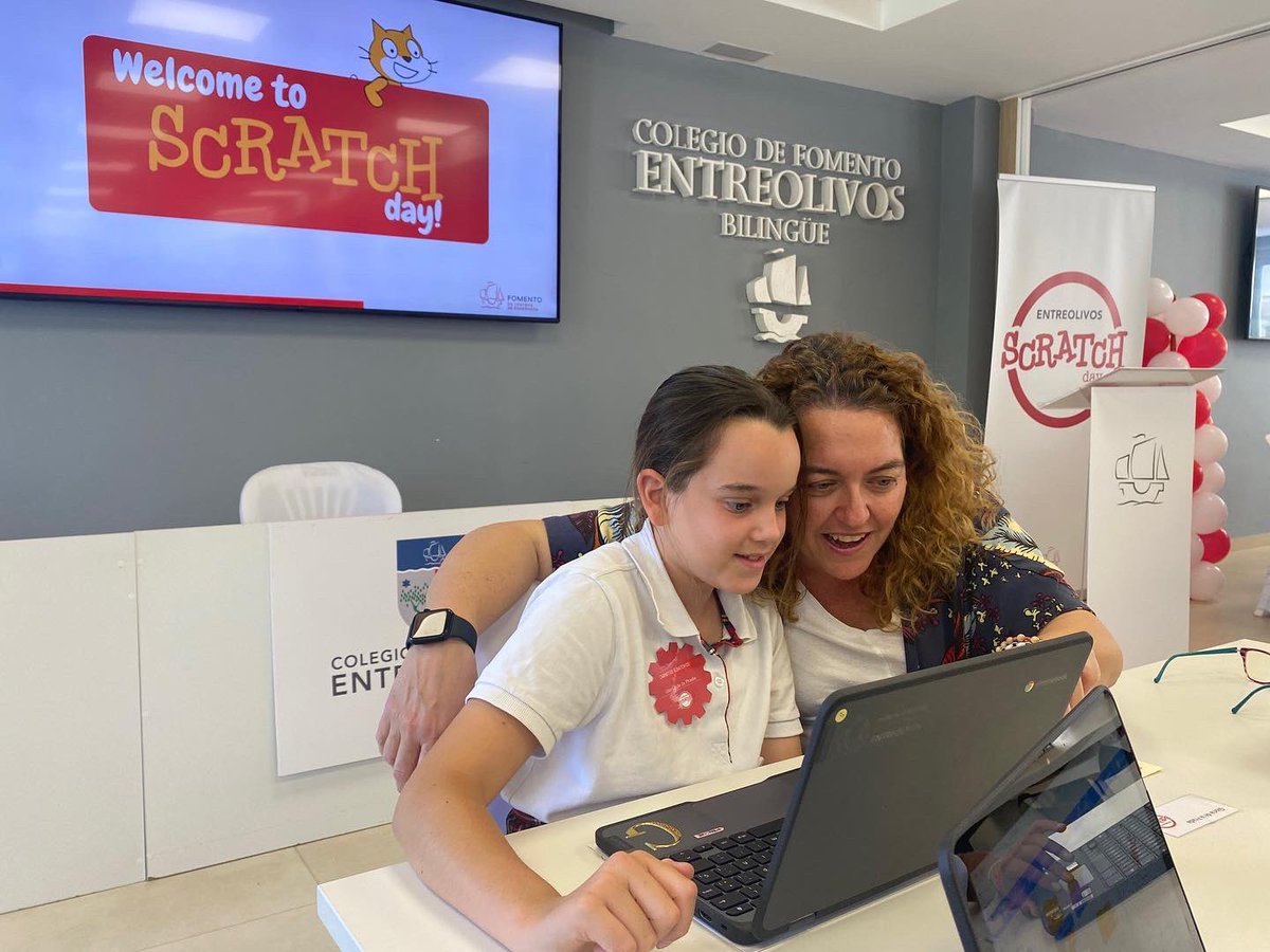 Entreolivos ha celebrado el Scratch Day, una jornada en el que alumnas de Primaria han enseñado a sus padres a desarrollar un proyecto empleando el lenguaje de programación visual Scratch. 
#InnovaciónTecnológica #Programación #Educación