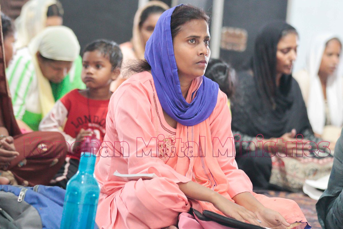 pastorkanchan's tweet image. The people are hearing the amazing life-changing word of God. Indeed, these words shall definitely change their way of living.

#KMM #KMMLive #ThursdayService #PastorAshishMittal #Peace #WordOfGod