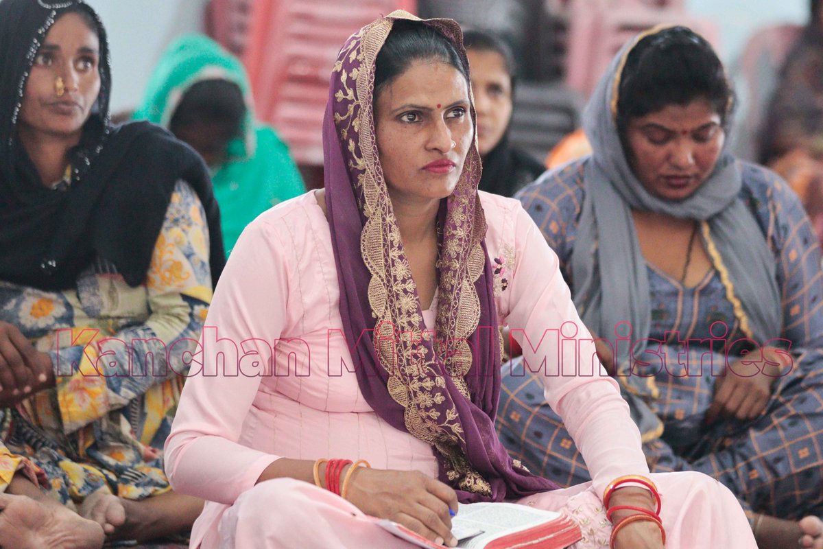 pastorkanchan's tweet image. The people are hearing the amazing life-changing word of God. Indeed, these words shall definitely change their way of living.

#KMM #KMMLive #ThursdayService #PastorAshishMittal #Peace #WordOfGod