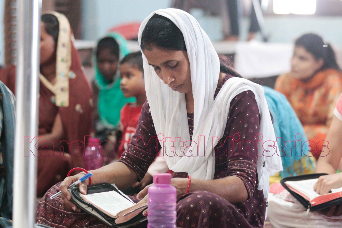 pastorkanchan's tweet image. The people are hearing the amazing life-changing word of God. Indeed, these words shall definitely change their way of living.

#KMM #KMMLive #ThursdayService #PastorAshishMittal #Peace #WordOfGod