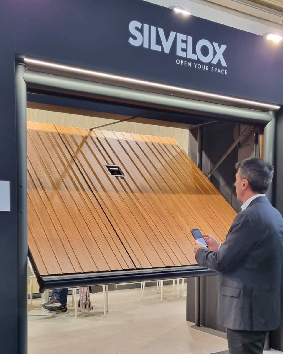 1Control_it's tweet photo. Nei giorni scorsi siamo stati alla fiera @BAU_Muenchen  🇩🇪
Assieme a @SilveloxSPA, azienda leader nella produzione di portoni #sezionali, abbiamo presentato le nuove soluzioni con tecnologia #1Control per la gestione professionale e #smart delle sezionali di loro produzione. https://t.co/XdUIHnxUZN