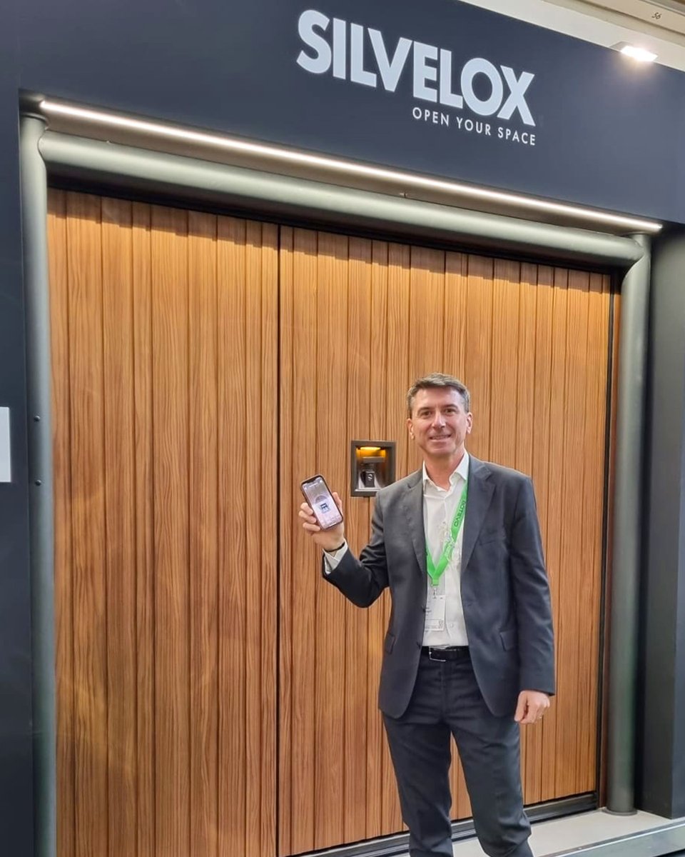 1Control_it's tweet photo. Nei giorni scorsi siamo stati alla fiera @BAU_Muenchen  🇩🇪
Assieme a @SilveloxSPA, azienda leader nella produzione di portoni #sezionali, abbiamo presentato le nuove soluzioni con tecnologia #1Control per la gestione professionale e #smart delle sezionali di loro produzione. https://t.co/XdUIHnxUZN