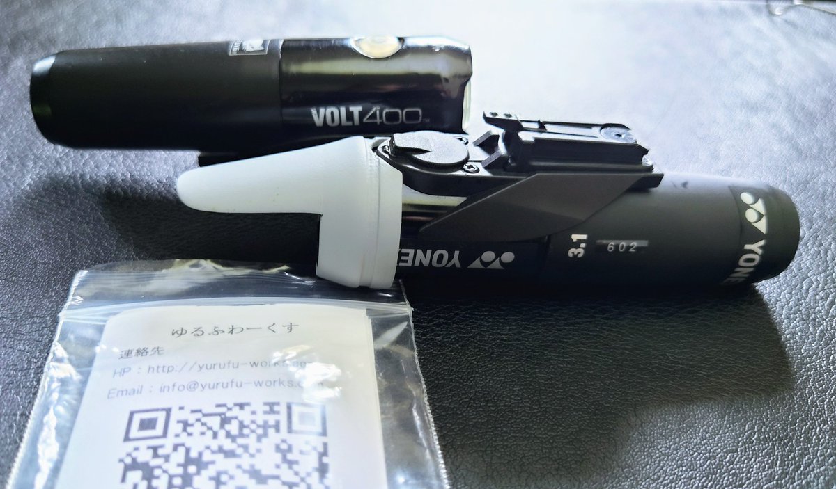 KUROKUR69311760's tweet photo. #ゆるふわーくす #VOLT400
#シェード
シェードの新品もらいましたが横に光が漏らないため、サイドが〜めちゃくちゃ暗くなる🙀😿質感と見た目が昆虫模型みたいな感じで見た目キモいので〜🤮修整😺サイドはライトレンズギリギリまでルーターで削りました。サフェーサーまで吹いたので次回は塗装〜😼 https://t.co/kmHS1rx1Ri