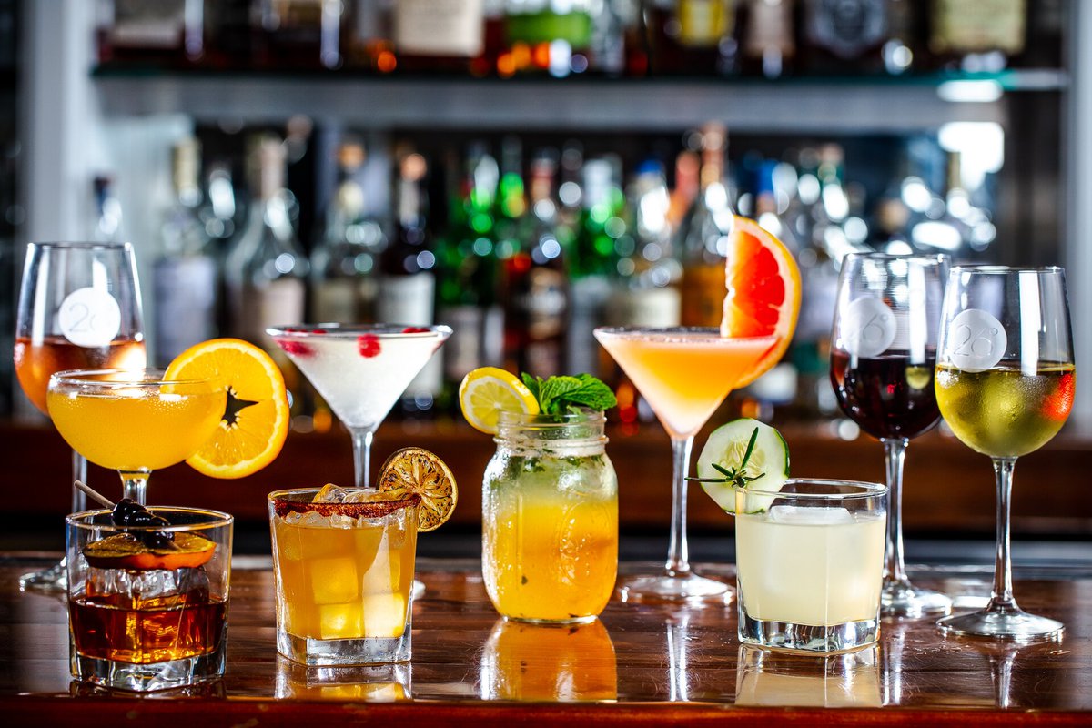 meleklerinpayi's tweet image. Toplanın bilgisel geliyor.

Temel bilgileri hatırlamakta fayda var. Buyurun #İmbiktenKadehe kitabımın Giriş bölümünün Twitter özeti:

İçkiler iki ana gruba ayrılır
- Fermente içkiler
- Distile içkiler