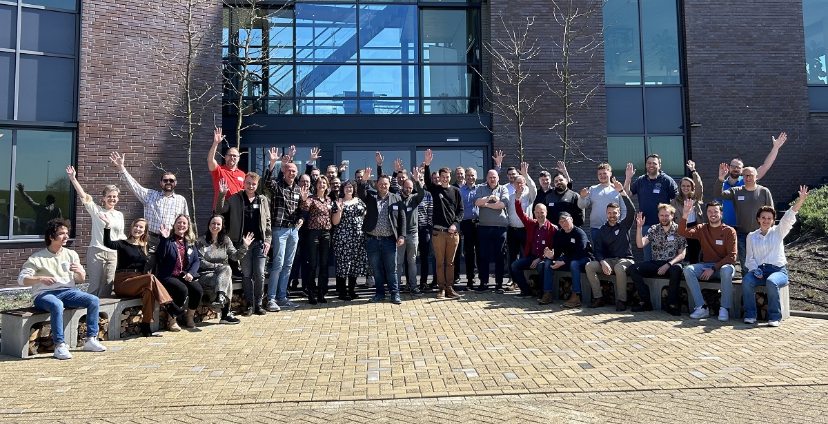 VINCIEnergiesnl's tweet photo. Opnieuw een leuke interactieve #VINCIEnergies introductiedag voor nieuwe medewerkers bij onze merken. Doel: kennismaken met collega’s uit het land en samen aan de gang te gaan met onze manier van werken oftewel onze VINCI Energies Way of Life. #allroundperformance https://t.co/HOXuvovCzi