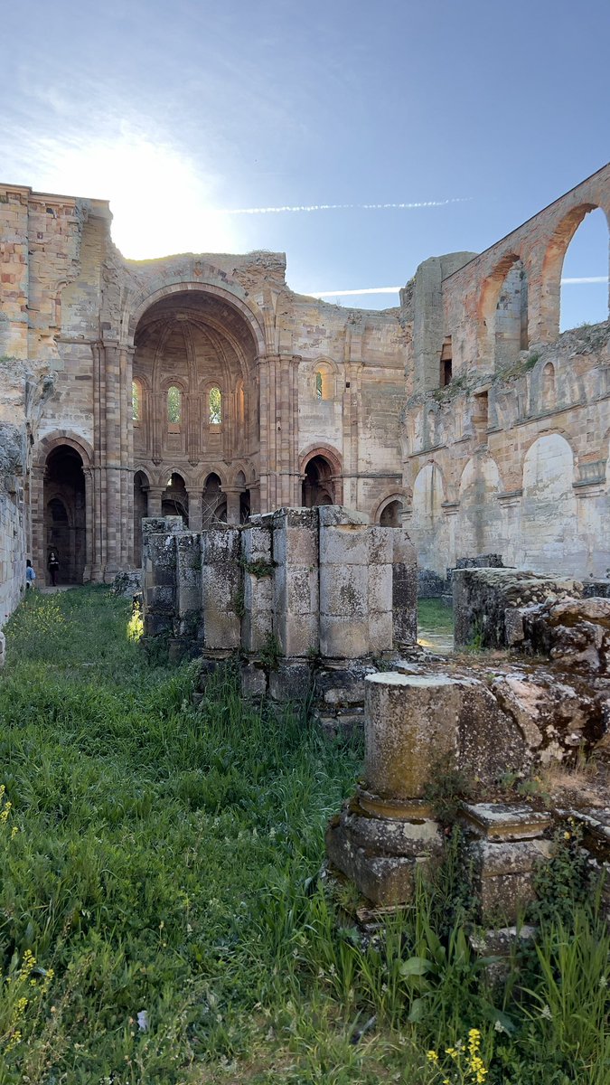 365diasnomundo's tweet photo. O dia começou nas ruínas dum
Mosteiro Cisterciense (Monasterio de Moreruela). Do imponente edifício pouco sobrou, e há até uma zona que foi reconstruída. 

Fez-nos lembrar o nosso Convento do Carmo, apesar de ser bastante diferente. 

#DuraDouroEU #territoriosconfuturo #abvppt https://t.co/YzxIjUkMYD