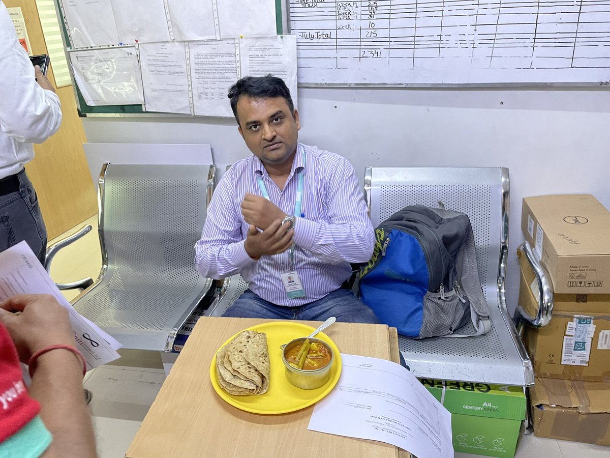 RahulSinghal107's tweet photo. @CromaSupport PFA 2 default reports n M2K Croma store manger photo Prakash (8700486919) who refused to refund money as well as product. Plz cancel and refund my money asap else we sue your company in consumer court for fleecing me.Either deliver my fridge today or refund my money today. https://t.co/C9zi2UE1BV