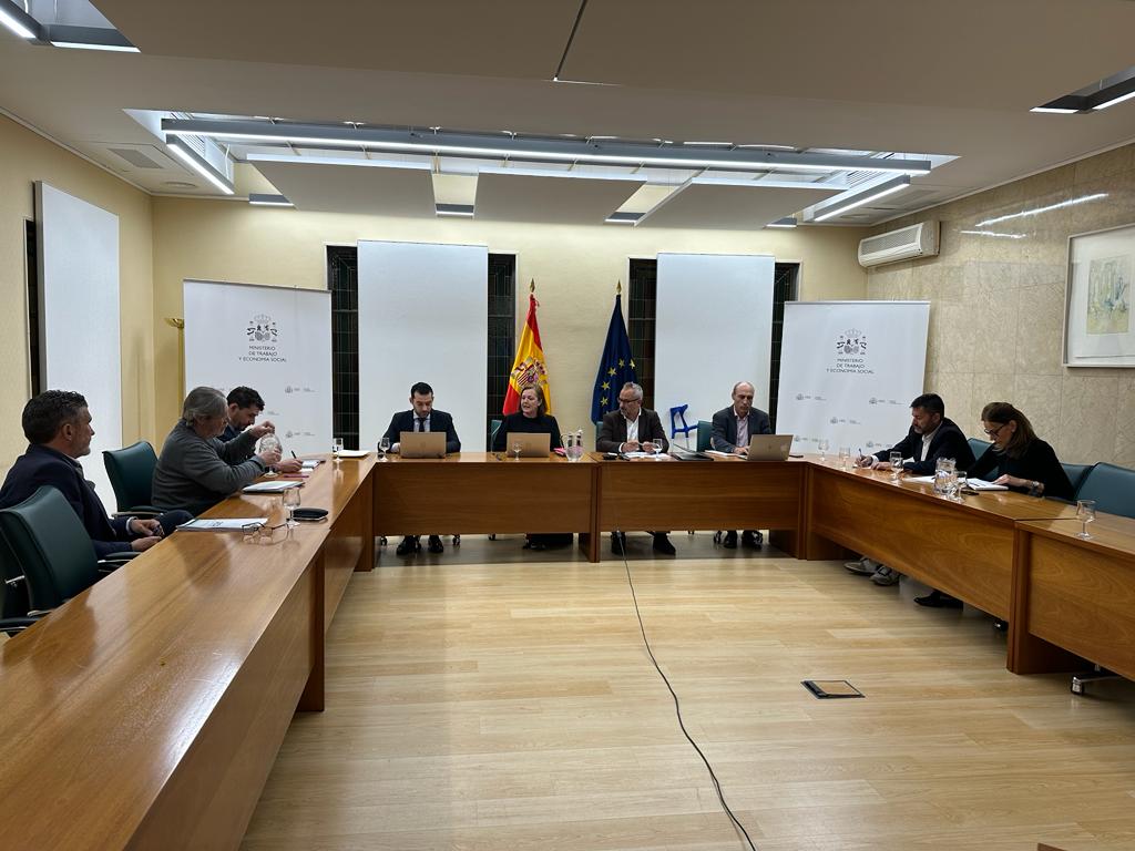 upta_es's tweet photo. Hoy estamos reunidos en @empleogob con @Mavi_Espin_Saez y su equipo en la del empleo autónomo para definir y exponer las propuestas en materia de salud laboral que afectan a nuestro colectivo a través de la #ENDITA
@EDUARDOABADSABA
@INSST_MITES_GOB https://t.co/Fz8MuiwpAi