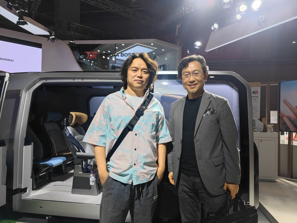 AngeloYu25's tweet photo. Old folk from Toyota Boshu met in Shanghai.
#Autoshanghai #autoshanghai2023 https://t.co/3BSE1EW4O5